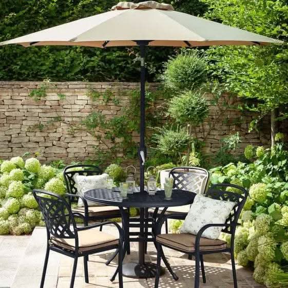 Hartman - Berkeley Round 4 Seat Dining Set in Bronze